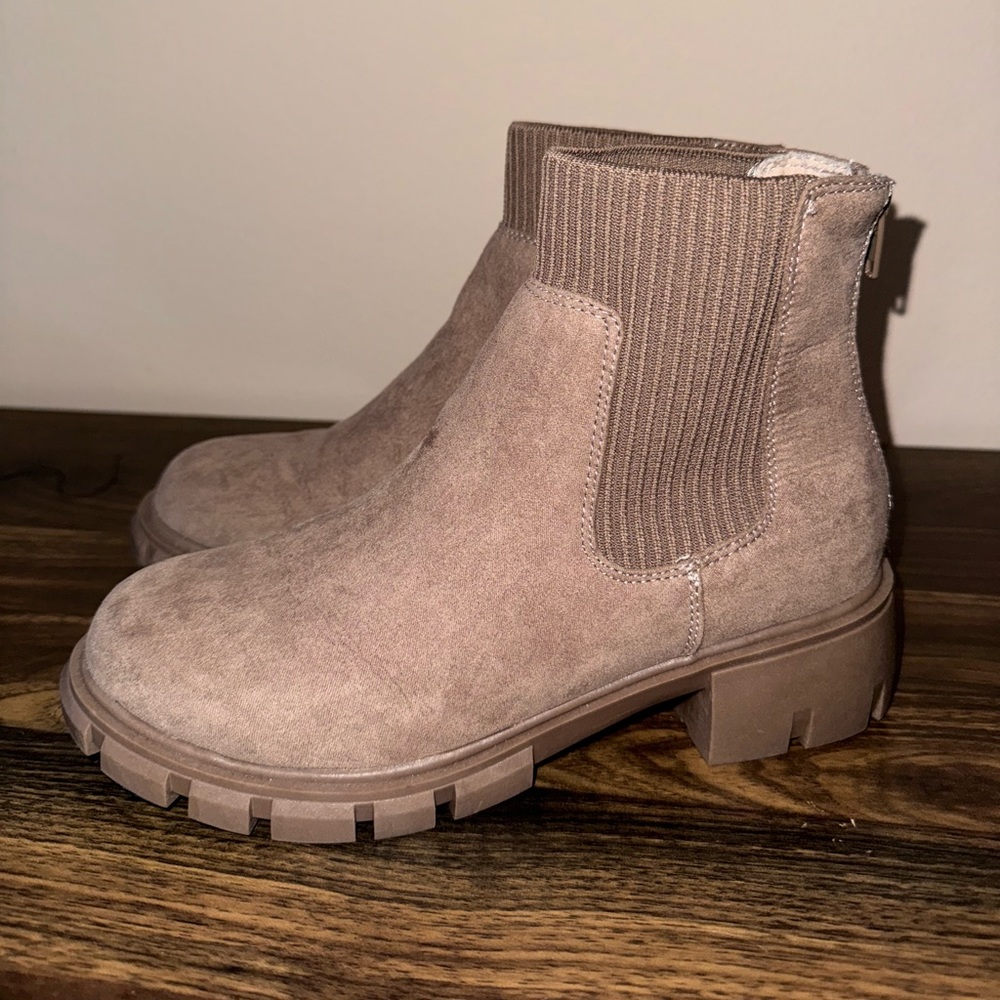 Size 4 Steve Madden Mauve Boots